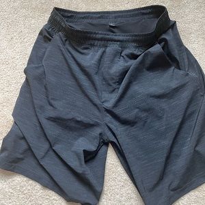 Men’s Lululemon Pacebreaker Shorts, 9” lined, black/navy design